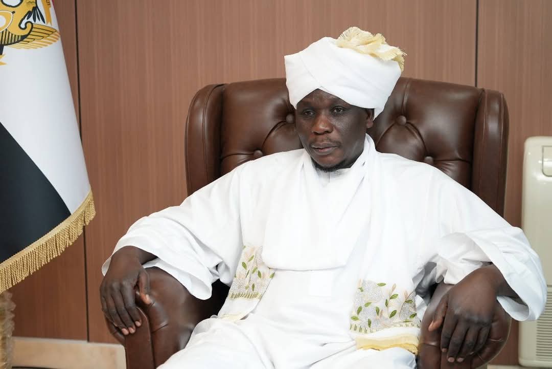 شــــــــــــوكة حــــــــــــوت 
          *وزير الشؤون الدينية*
*يتـحدى نائـب رئيـس المجــلس* 
               *السيـــــادى*
 
بقلم /ياسر محمد محمود البشر