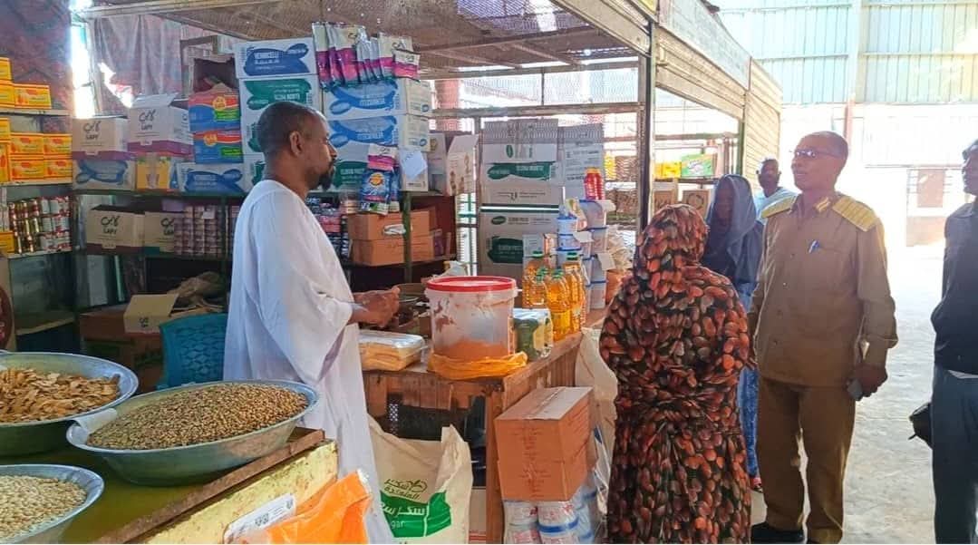 انخفاض ملحوظ في اسعار السلع الغذائية بسوق ابو حمامة للبيع المخفض