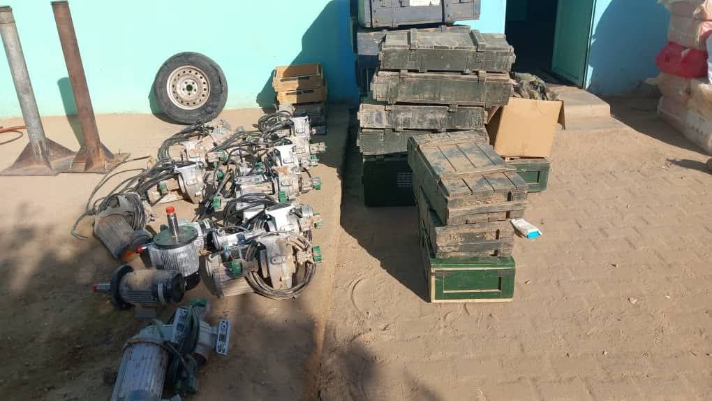 ضبط طائرة مسيّرة وأسلحة ثقيلة ومواد كيميائية خطرة بالشمالية