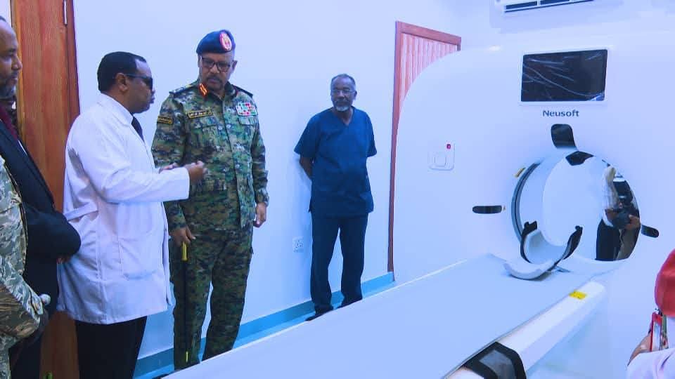 عضو مجلس السيادة الفريق جابر يفتتح أقسام الأجهزة التشخيصية والأورام بمستشفى حاج الصافي ببحري