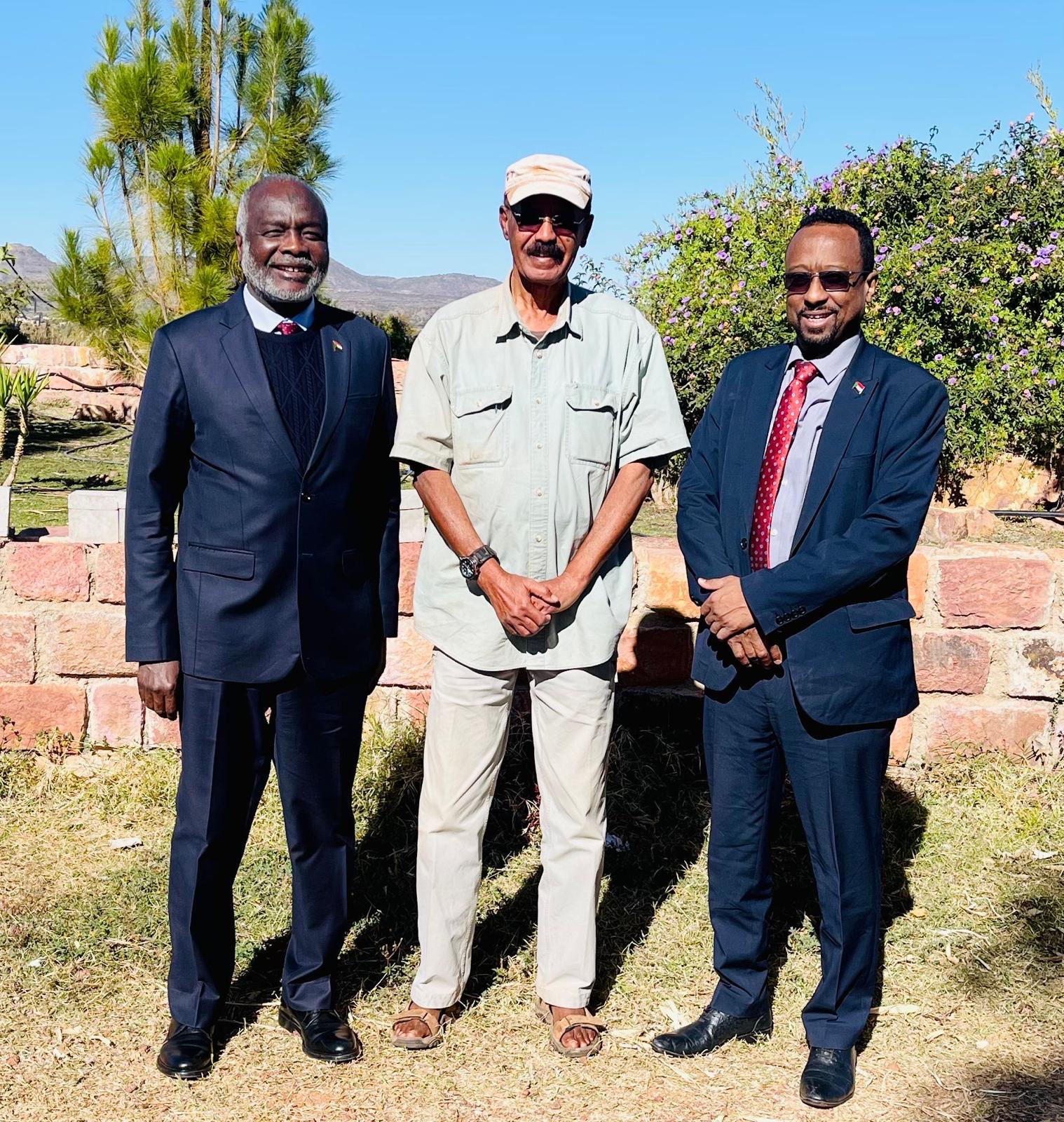 الرئيس الإريتري يبحث مع وزيري المالية والثقافة السودانيين تعزيز العلاقات والتنسيق المشترك