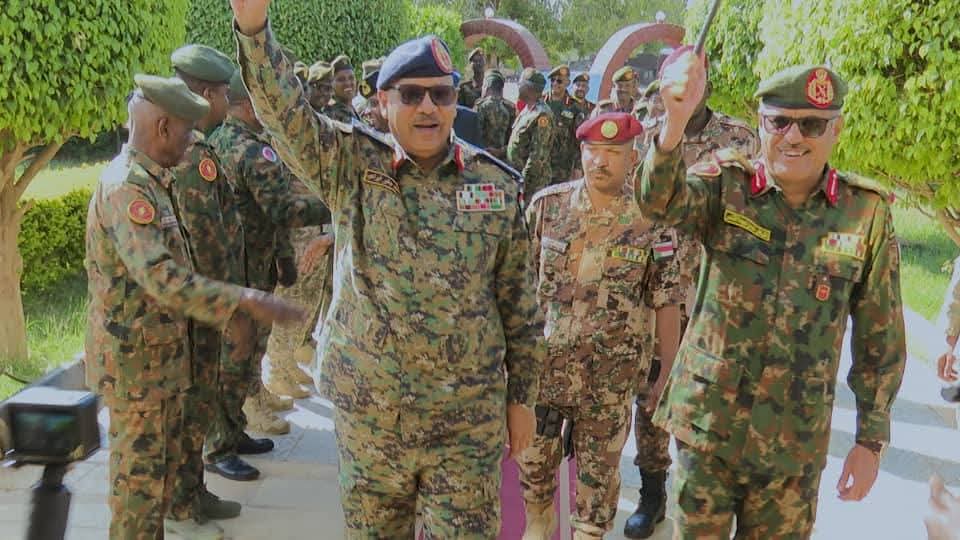 عضو مجلس السيادة الفريق إبراهيم جابر يشيد بأدوار سلاح المهندسين في السلم والحرب