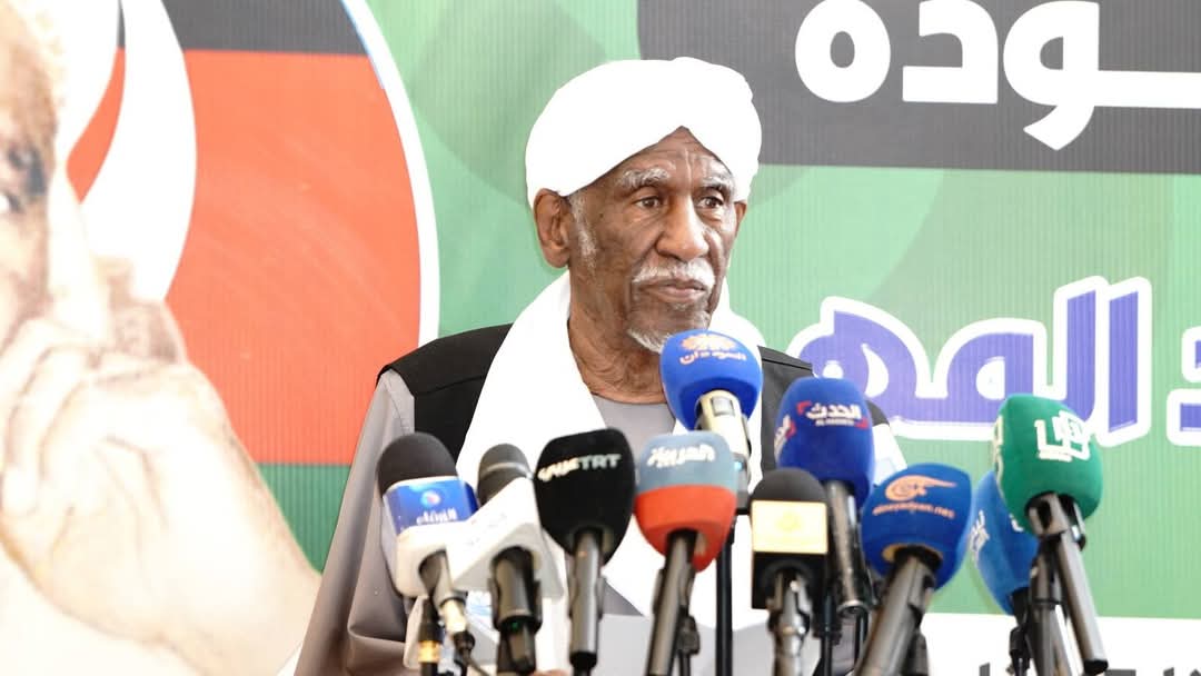 الامام أحمد المهدي يدعو إلى وحدة الصف والوقوف مع القوات المسلحة لتحقيق الأمن والاستقرار