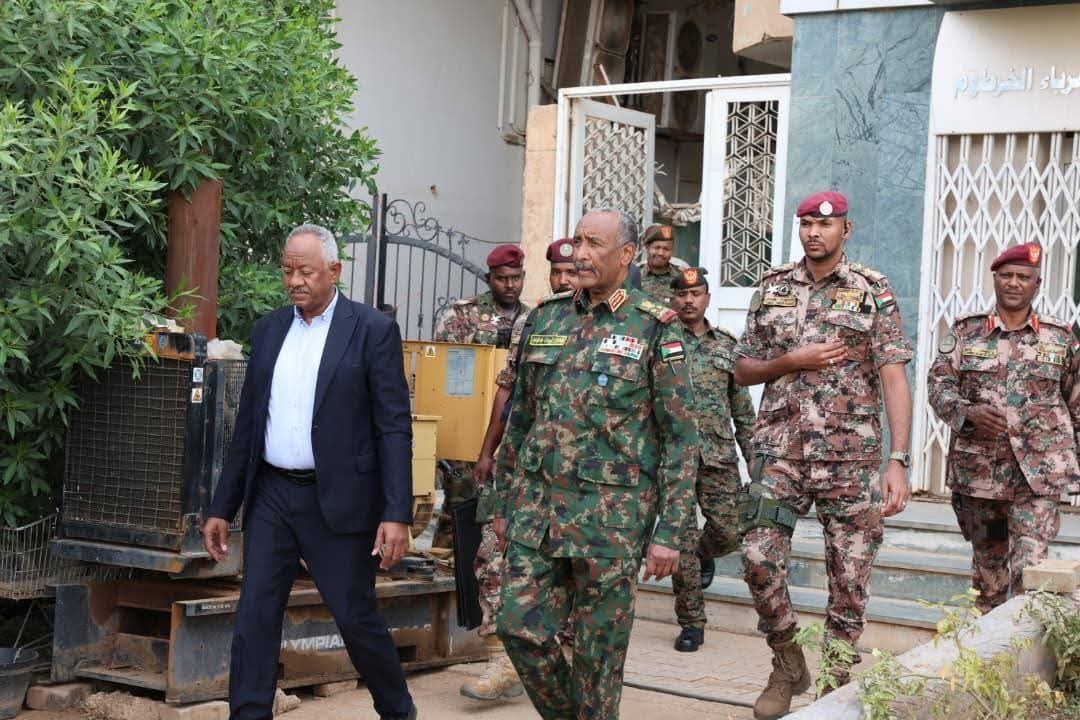 رئيس مجلس السيادة يتفقد الشركة السودانية لتوزيع الكهرباء