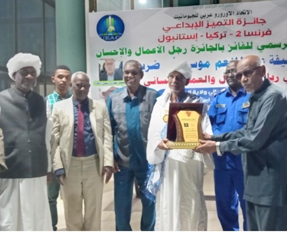 في احتفال حاشد بالمناقل تتويج عبدالمنعم أبوضريرة رجلاً للتميز الإبداعي والإنساني