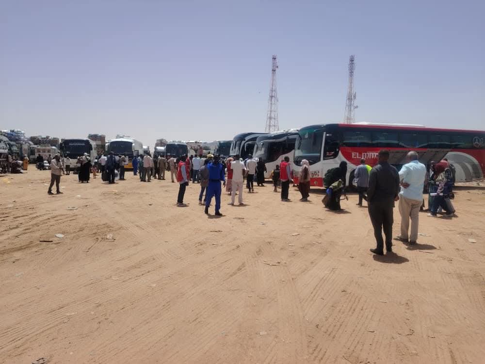 استئناف حركة العودة الطوعية عبر معبر أشكيت بوصول 1400 سوداني