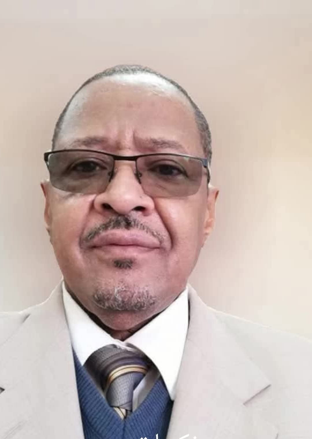 الأبيض تنزف ولا تجد ما تغسل به جرحها!
                                 محمد التجاني عمر قش