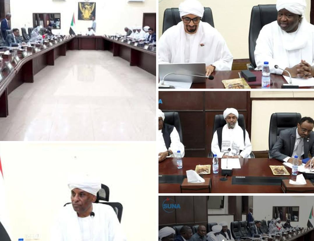 الدكتور/ أحمد التجاني محمد يكتب :*
🌀 قرار حكومي بإستيراد المشتقات  البترولية عدنا من  الفساد الأصغر  الي الفساد الأكبر !!

〰️〰️〰️〰️〰️〰️〰️〰️〰️