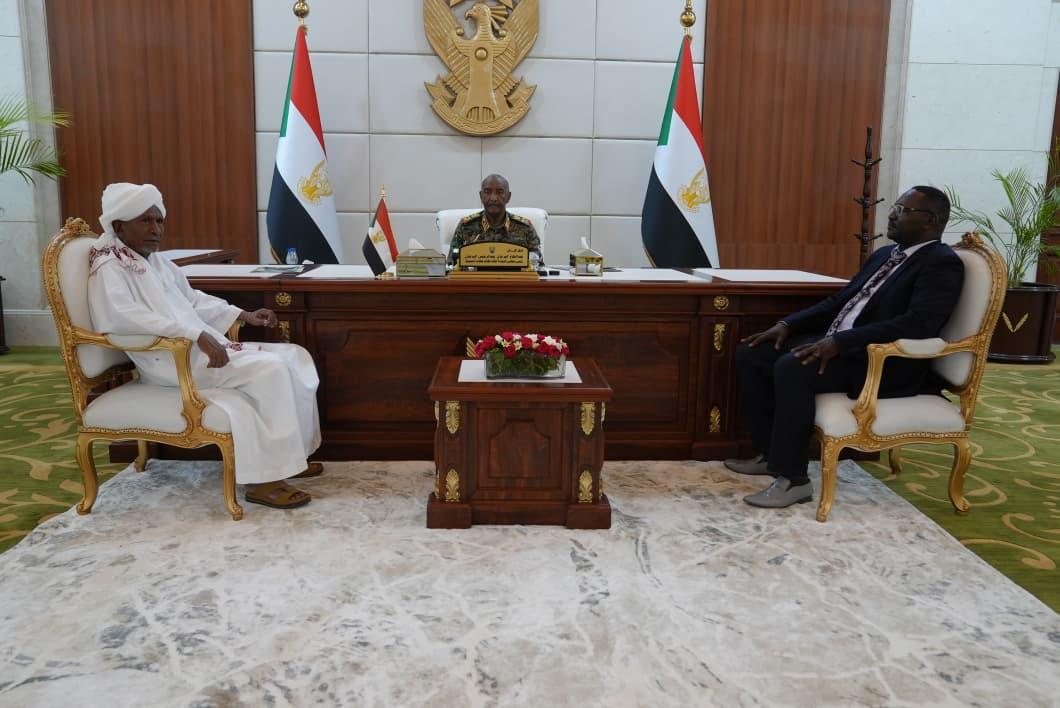 الشيخ عبد المنعم موسى أبو ضريرة يلتقي رئيس مجلس السيادة في القصر الجمهوري ويؤكد دعمه للقوات المسلحة