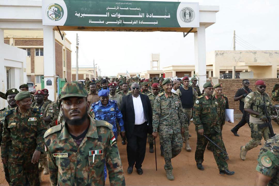 خلال جولته التفقدية لولاية الجزيرة - رئيس مجلس السيادة يتفقد الشكينيبة والفرقة الاولى مشاة ومستشفى مدني التعليمي