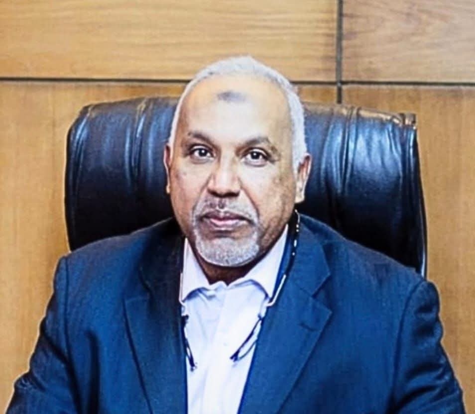 خطاب إلى:
فخامة السيد الفريق أول ركن/ عبد الفتاح البرهان
القائد العام للقوات المسلحة السودانية
المحترم
(٢-٢)
الموضوع: مذكرة عاجلة بشأن مخاطر الانهيار الاقتصادي والإداري ومقترح حكومة الطوارئ لاستعادة وبناء الدولة

من المواطن/ د. حسام الدين كركساوي